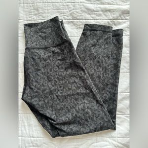 Lululemon leggings size 6 gray camo